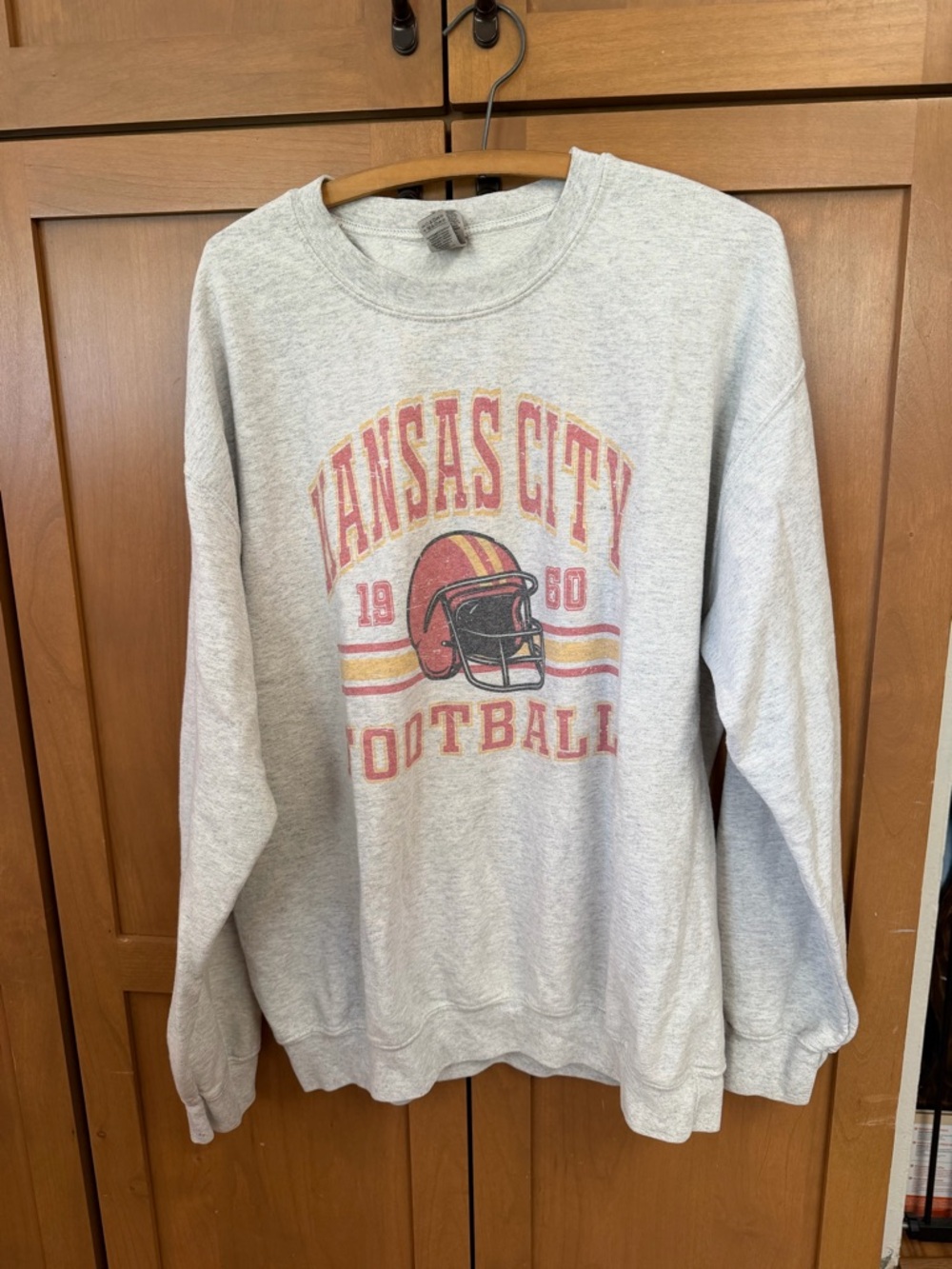 Gildan Light Gray Kansas City Football Crewneck with Red & Gold Graphic